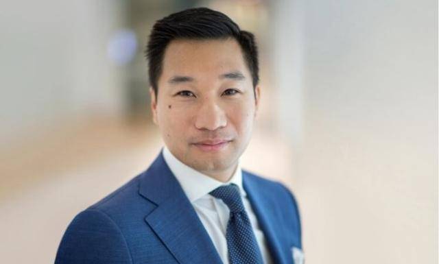 又是个“余茂春”?华裔担任特朗普副顾问,比美国人还仇视中国
