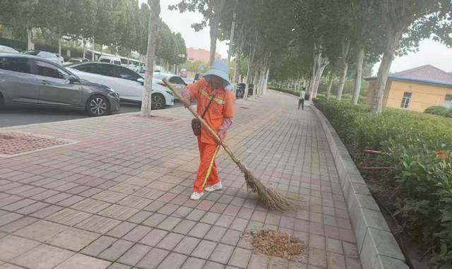 烈日下的坚守:无畏“烤验”,“暑”你最美